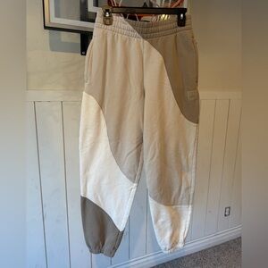 ALO Yoga women’s Cream and Tan sweats